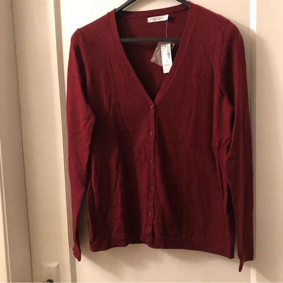 LOVELY REITMANS R-ESSENTIALS DEEP RED V-NECK CARDIGAN - Picture 2 of 13
